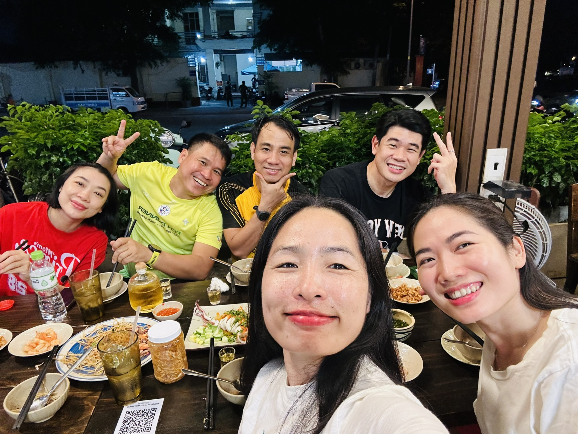 Trong cuộc đời mỗi người, có những mối quan hệ bắt đầu từ những điều bình thường nhưng lại ở lại rất lâu bằng những niềm thương chân thành