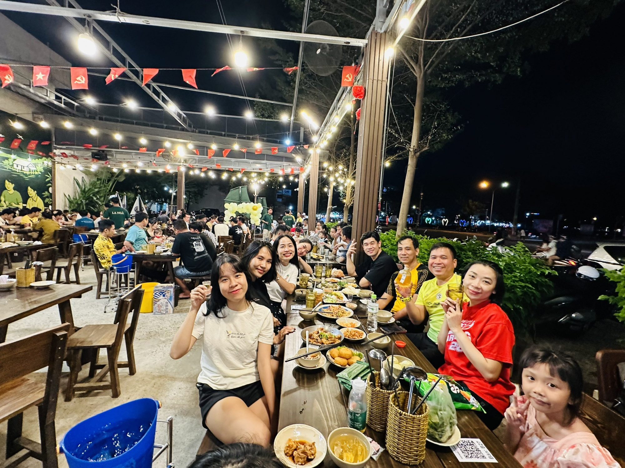 Từ những cuộc gặp gỡ ban đầu, Tấm Cám trở thành một gia đình nhỏ luôn ríu rít, yêu thương nhau.