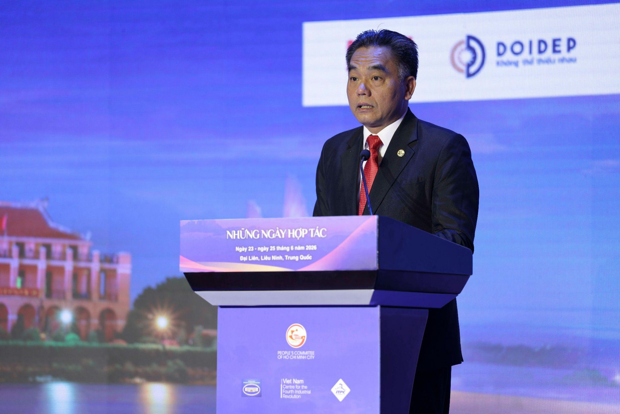 Ông Nguyễn Lộc hà, Phó Chủ tịch thường trực UBND Thành phố Hồ Chí Minh, phát biểu khai mạc tại Diễn đàn
