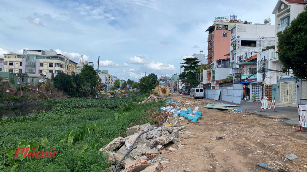 Một số khu vực có mặt bằng sạch từ sớm đã bắt đầu thi công - Ảnh: Nguyễn Văn