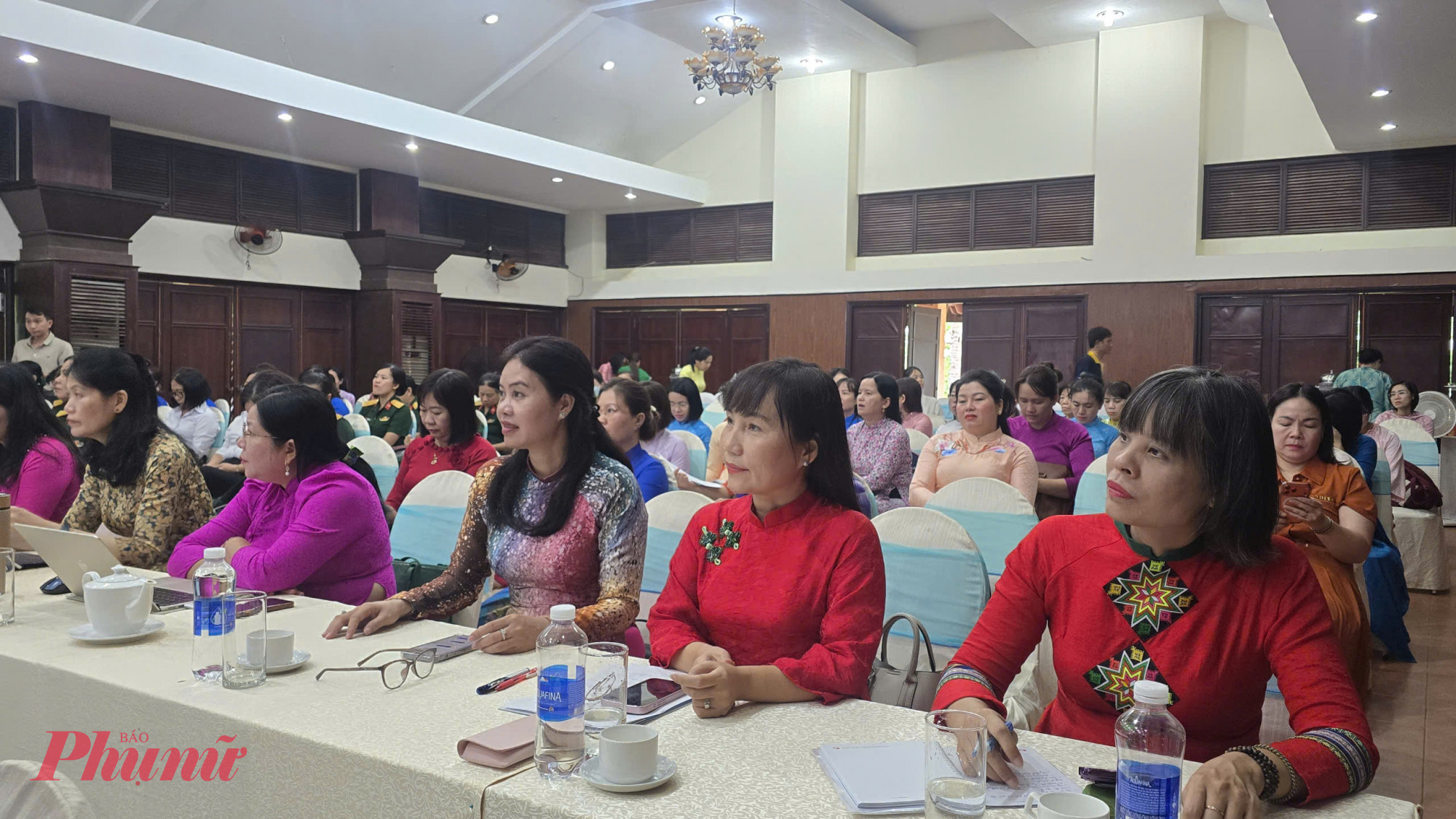 Đại biểu phụ nữ thành phố và các tỉnh thành tham dự hội nghị - Ảnh: Trang Nguyễn 