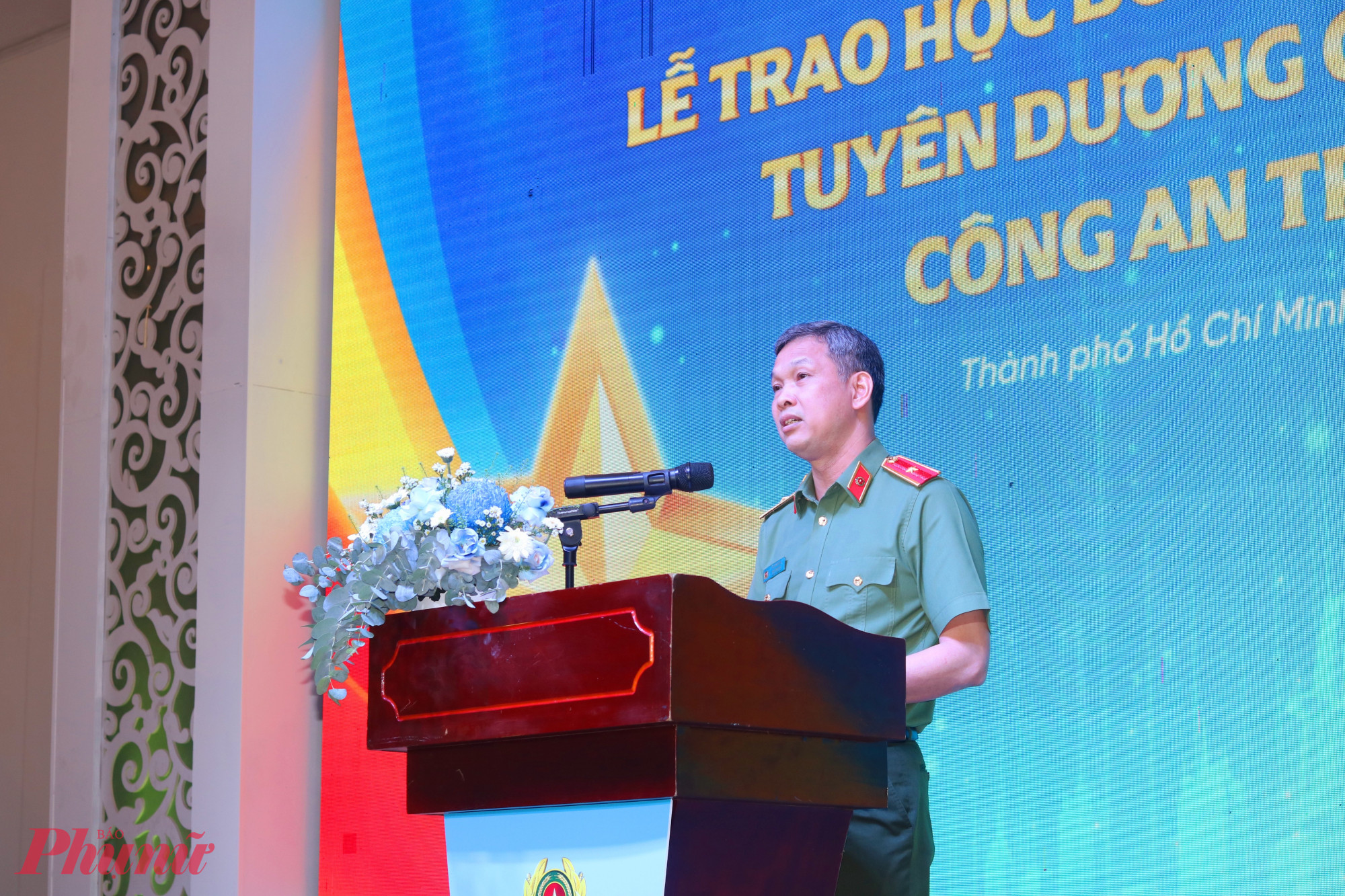 Thiếu tướng Tạ Văn Đẹp – Phó bí thư Đảng ủy, Phó giám đốc Công an TPHCM – phát biểu tại chương trình - Ảnh: Mẫn Nhi