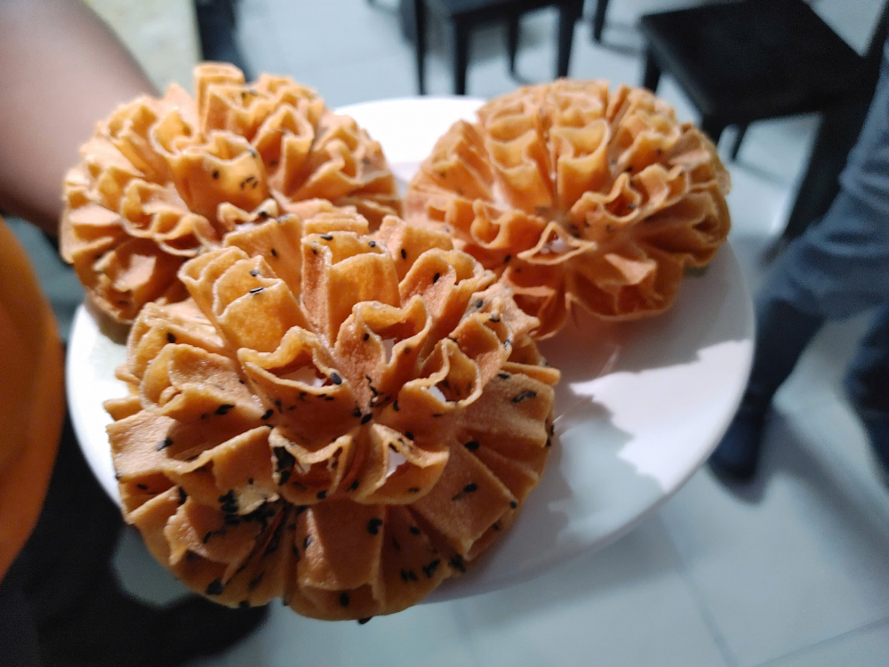 Món bánh gán đặc trưng tại chợ hoa Hồ Thị Kỷ trong chương trình tour được đơn vị lữ hành giới thiệu đến du khách. 