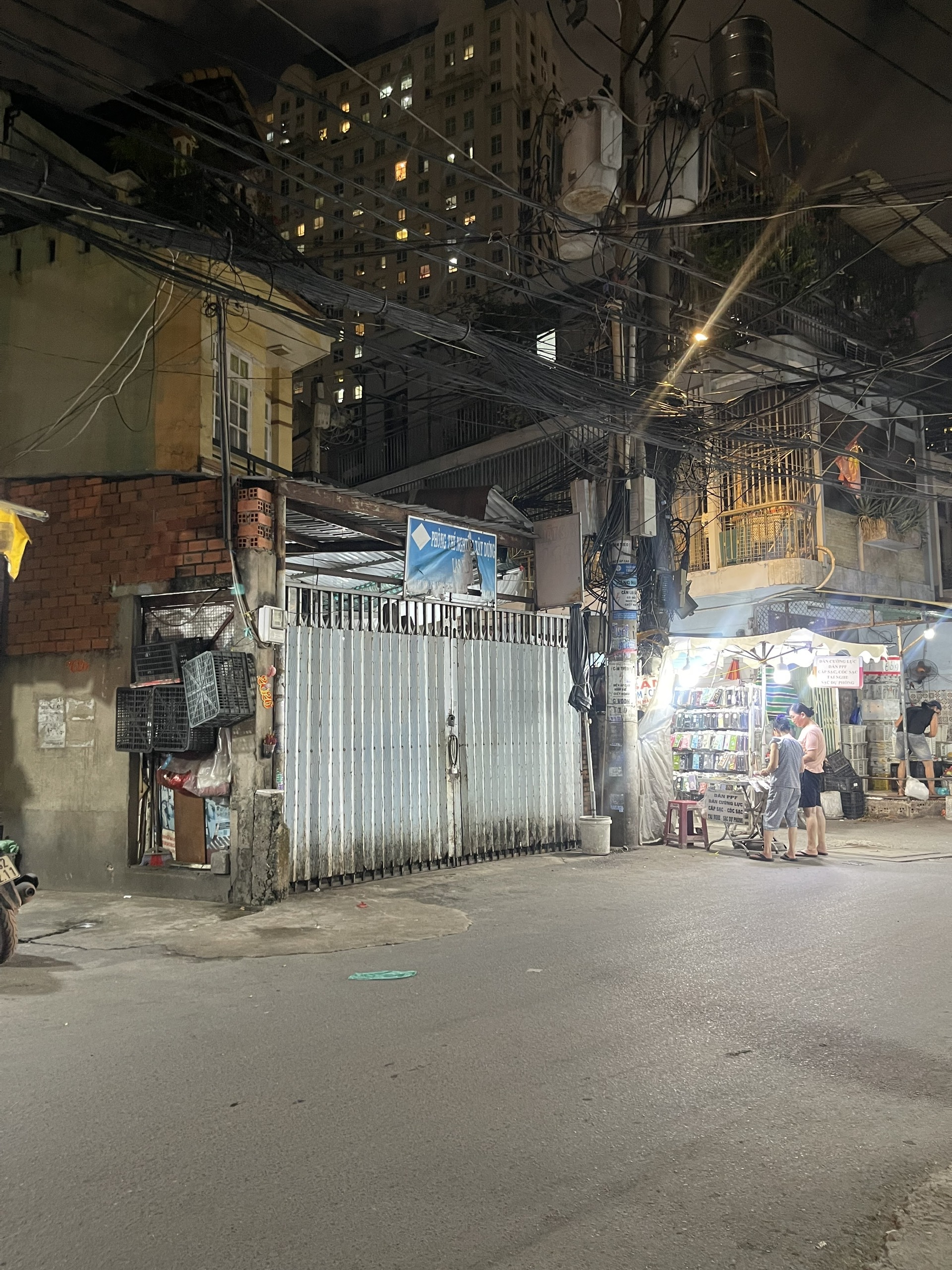 Khu nhà nơi ông T.V. và các anh em tranh chấp 12 năm nay - Ảnh: Diệu Hiền