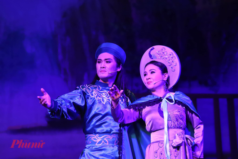 NSND Thanh Ngân và chuông vàng Nguyễn Văn Khởi thể hiện 2 vai diễn kinh điển Trưng Trắc và Thi Sách của Tiếng trống Mê Linh.