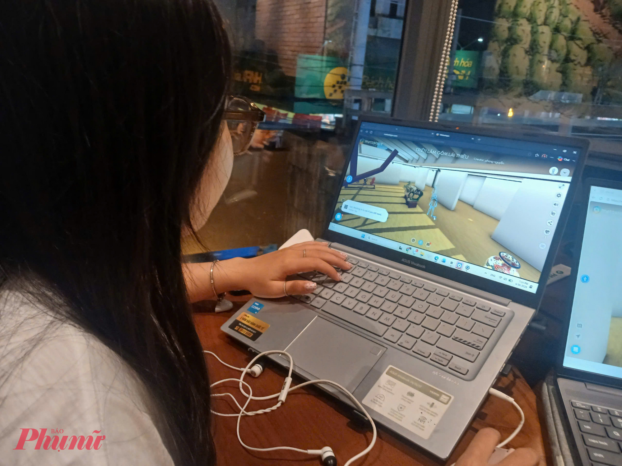 Các thành viên dự án thực hiện dựng các triển lãm 3D