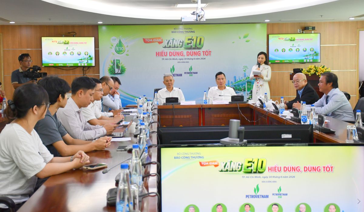Các diễn giả tham dự tọa đàm