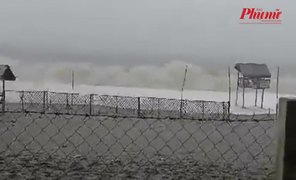 Siêu bão Noru bắt đầu càn quét Philippines