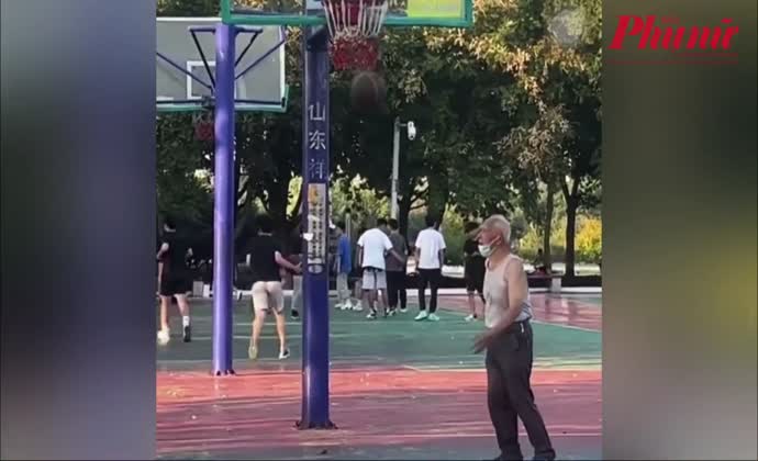 Cụ ông 83 tuổi chơi bóng rổ điêu luyện gây sốt