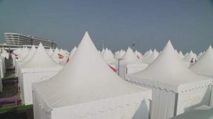 Fan bóng đá khổ sở trong túp lều 5 triệu 1 đêm tại Qatar