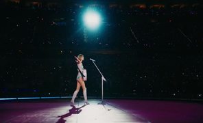 TAYLOR SWIFT  THE ERAS TOUR Concert Film Official Trailer_720p.mp4