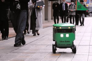 robot giao hàng tại Tokyo