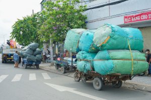 Bị xử phạt vì chở hơn 500kg hàng hoá quá khổ, tài xế xe ba gác phân trần vì mưu sinh