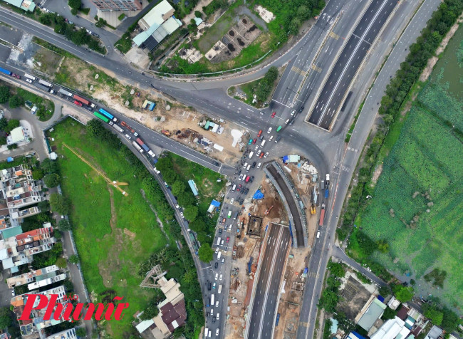 <p>Theo kế hoạch ban đầu, dự án sẽ hoàn thành toàn bộ vào tháng 12/2025. Tuy nhiên, với tình hình hiện tại, dự kiến phải đến ngày 31/12/2026, công trình mới có thể đưa vào khai thác. Ảnh: Nguyễn Văn</p>
