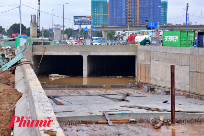 <p>Hầm chui HC1-02 khởi công tháng 3/2023, chỉ đạt 70% và hiện bị ngập nước. Ảnh: Nguyễn Văn</p>
