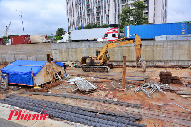 <p>Nhiều giai đoạn thi công có sản lượng thấp do nhà thầu chưa đảm bảo nhân lực, vật tư và thiết bị. Ảnh: Nguyễn Văn</p>
