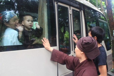Thêm 8 trẻ tại chùa Bồ Đề được chuyển về các trung tâm