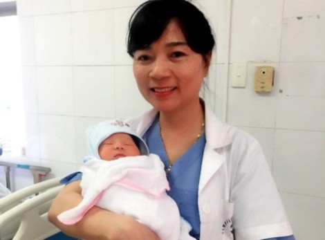 Một bà mẹ ở Hà Nam sinh được con, nhờ đông lạnh trứng bằng phương pháp mới