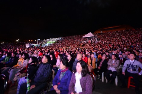 Hơn 30.000 khán giả hào hứng với đêm nhạc Trịnh lớn nhất từ trước đến nay