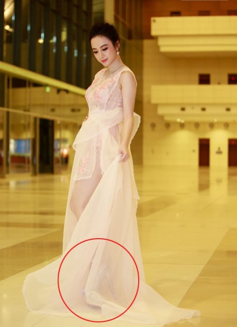 Loạt ảnh chứng tỏ trình đi giày cao gót của Angela Phương Trinh
