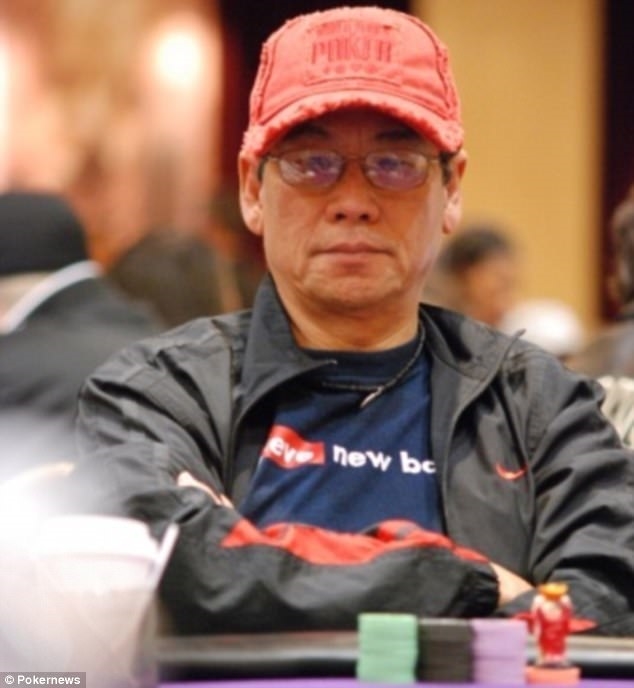 Bac si goc Viet bi loi khoi may bay la ‘cao thu’ choi bai poker