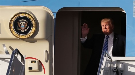 Donald Trump đi đánh golf hay đi ẩn náu trước sự kiện Triều Tiên?