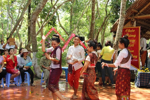 Tet cua nguoi Lao soi dong tren dat Tay Nguyen