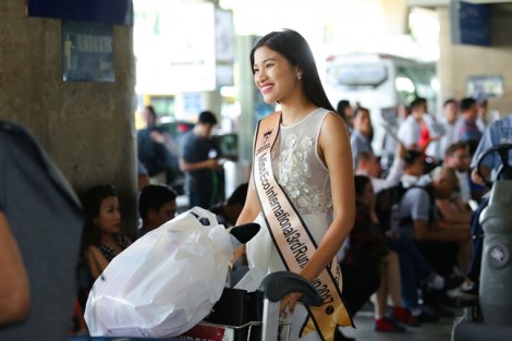 Nguyễn Thị Thành đeo dải băng Á hậu Miss Eco International về nước