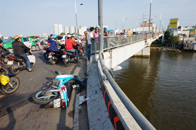 Se khao sat lan can nhieu cay cau sau vu hai thanh nien bay xuong kenh