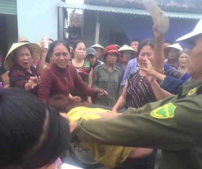 Vu nguoi dan vay bat phu nu nghi thoi mien: Nan nhan bi oan