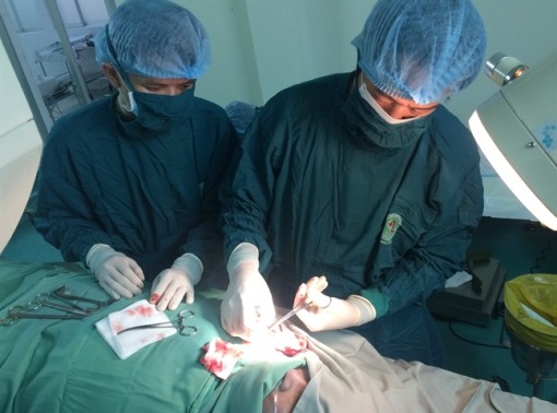 Blog bác sĩ: 12 giờ đêm, phóng xe ra đường cứu mạng bệnh nhân và rùng mình với câu nói của con