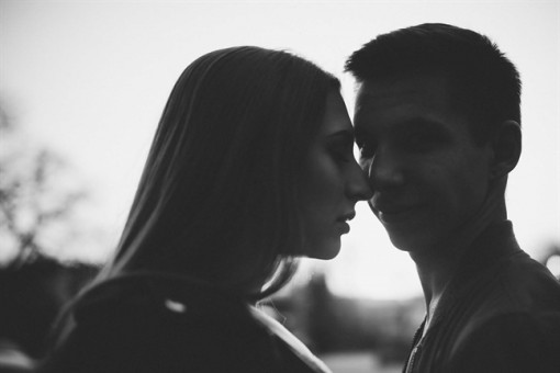 Giúp nhau vòng qua 'ổ gà' trên con đường hôn nhân