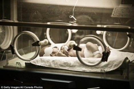 Nhiều phụ nữ sinh con muộn, trẻ sơ sinh tử vong tăng vọt