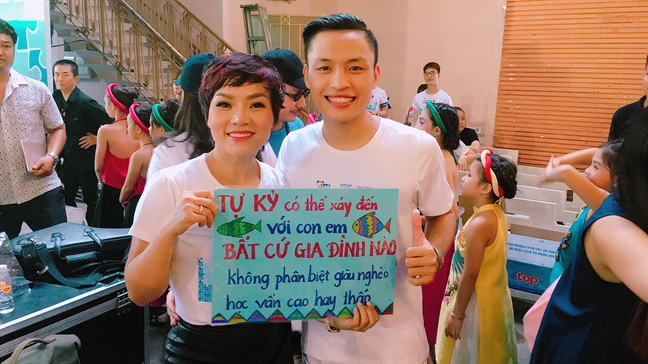 ‘Chi em Idol’ Hai Yen, Viet Thang tham gia hoat dong giup tre tu ky