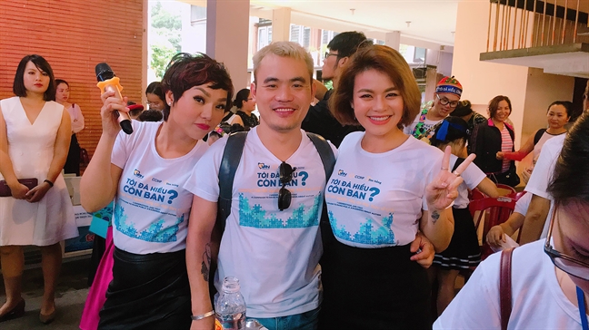 ‘Chi em Idol’ Hai Yen, Viet Thang tham gia hoat dong giup tre tu ky