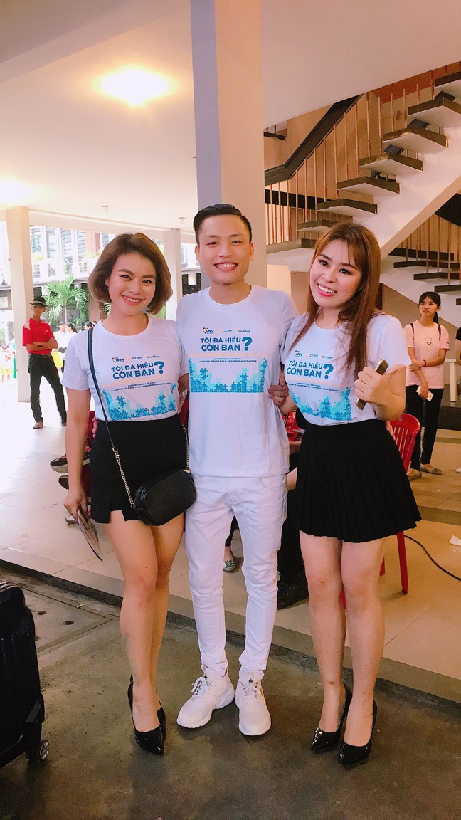 ‘Chi em Idol’ Hai Yen, Viet Thang tham gia hoat dong giup tre tu ky
