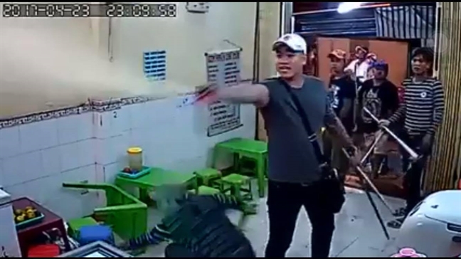 Nhom giang ho 'dai nao' quan kem o Sai Gon khien 7 nguoi nhap vien