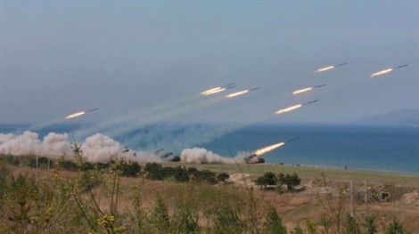 Căng thẳng ở Triều Tiên, Đông Á đỏ lửa súng đạn tập trận
