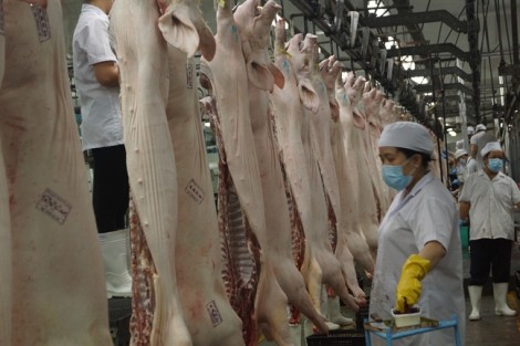 Các doanh nghiệp, siêu thị tại TP.HCM tiếp tục giảm giá thịt heo