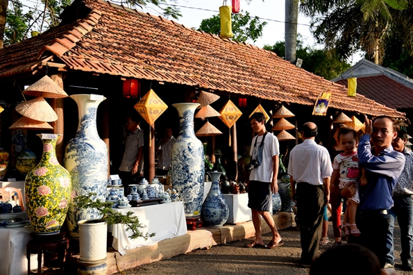 Ao dai tim nhuom tham Festival Nghe truyen thong Hue 2017