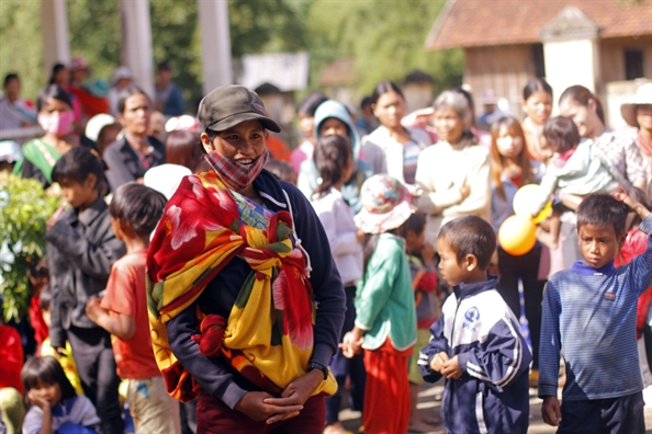 Doi mua mang qua ve voi nguoi ngheo o dai ngan Truong Son