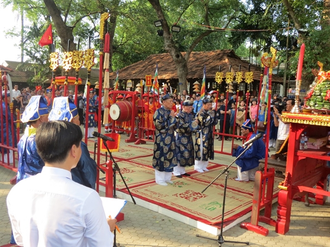 Le ruoc vinh danh nghe nhan lang nghe trong Festival Hue 2017