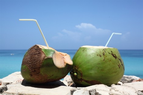 Tại sao trời nóng nên uống nước dừa?