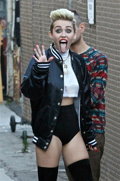 Miley Cyrus bat ngo lot xac voi gu thoi trang nu tinh