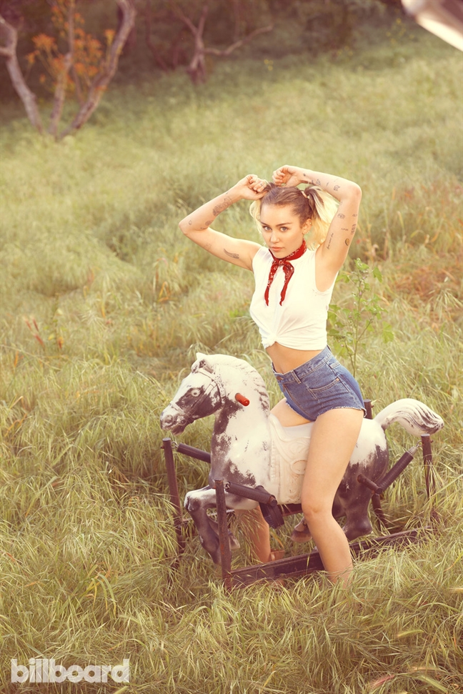 Miley Cyrus bat ngo lot xac voi gu thoi trang nu tinh