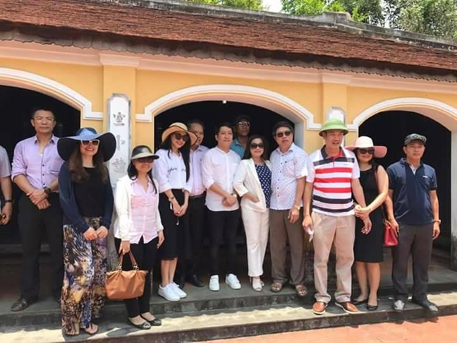 Giua tin don ruc rich dam cuoi, Nha Phuong lan thu 2 ve que Truong Giang