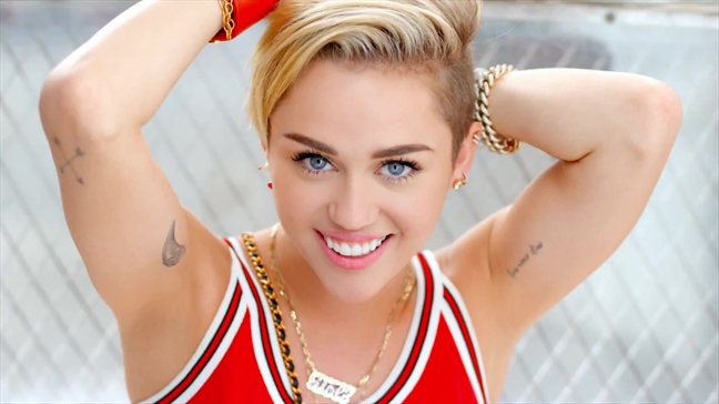 Miley Cyrus tiet lo ban trai minh khong phai la 'trai thang'