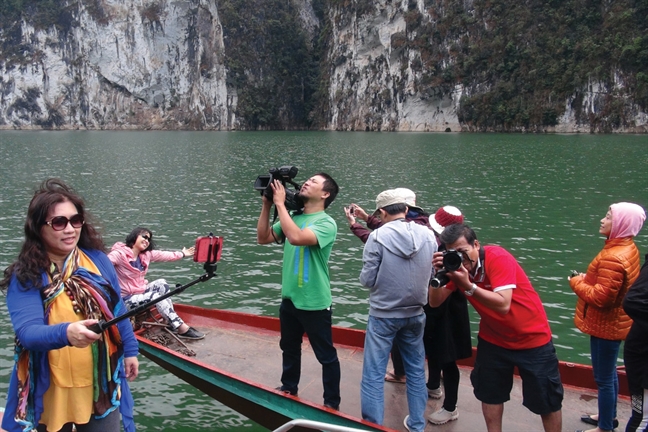 Khuyen mai, dua tour moi kich cau du lich he