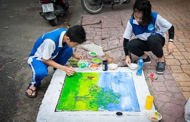 Nap cong ban bien thanh nhung buc tranh sinh dong o Sai Gon