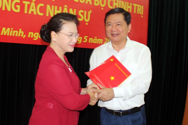 Ong Dinh La Thang giu chuc Pho truong Ban Kinh te Trung uong